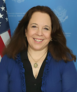 Headshot of Jennifer Warren